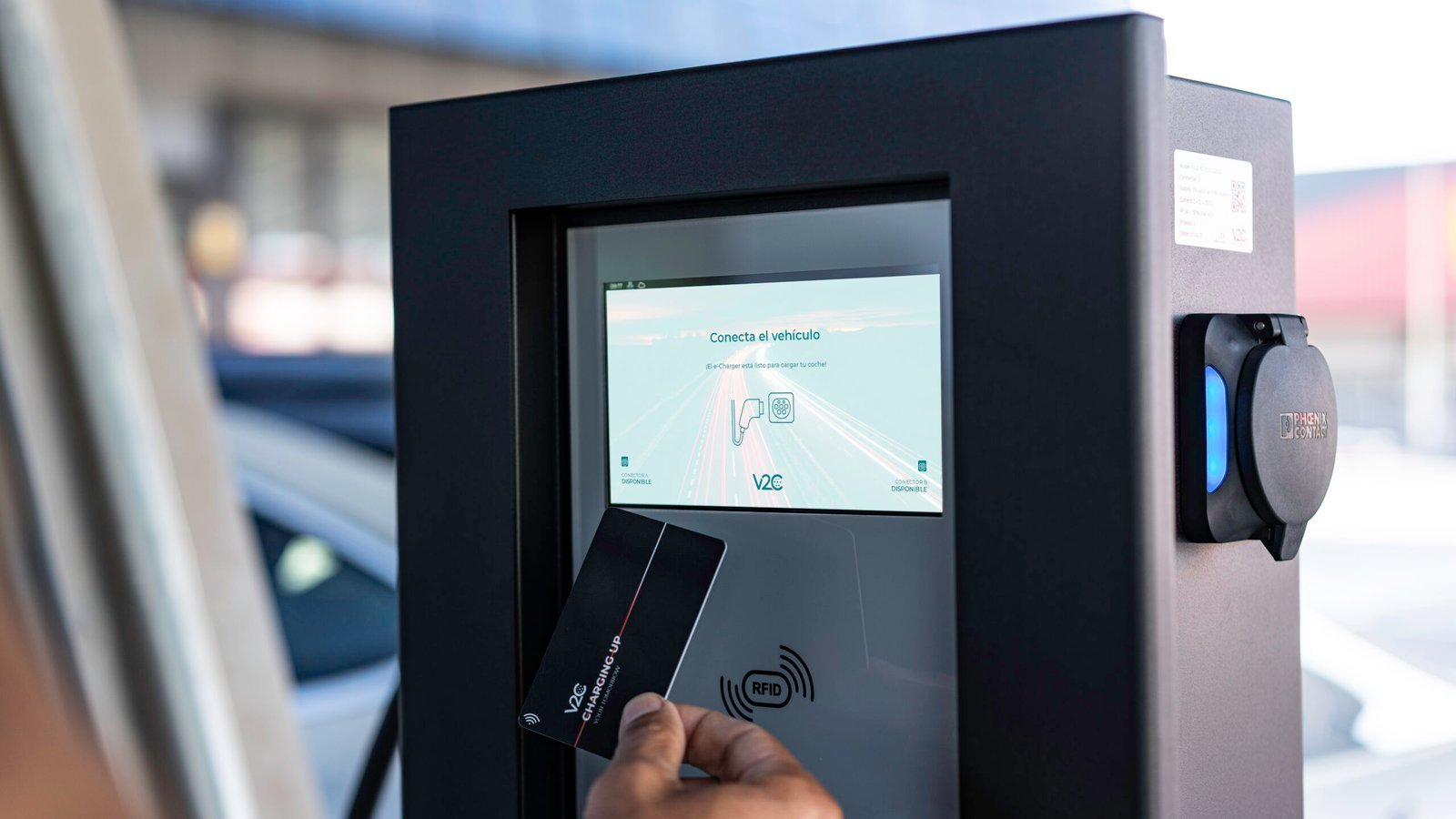 V2C POLE med spiralkabler (2×22 kW), 8'' display, 4G, LAN/Wifi, RFID - Image 2